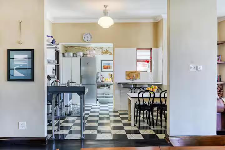 To Let 4 Bedroom Property for Rent in Tamboerskloof Western Cape